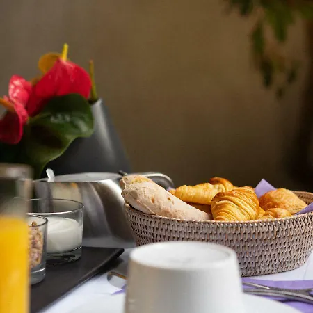 Le Pre De La Otel 4*